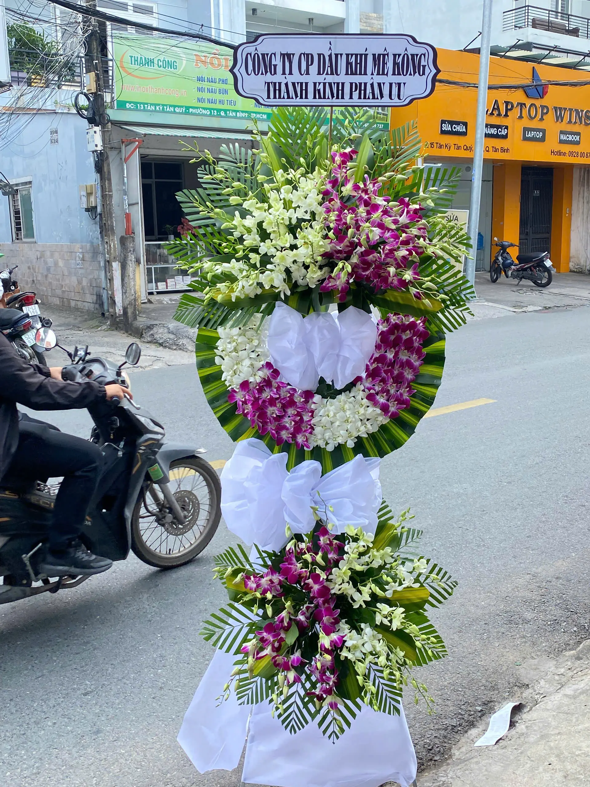 Hoa Chia Buồn 1